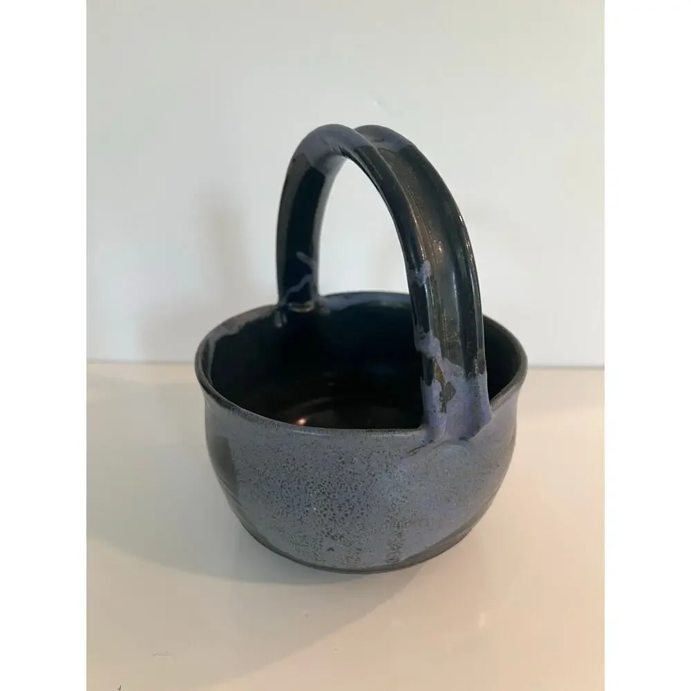 Rare Vintage Richard Sanderson Toad Hill Pottery NH Blue Bowl w Handle